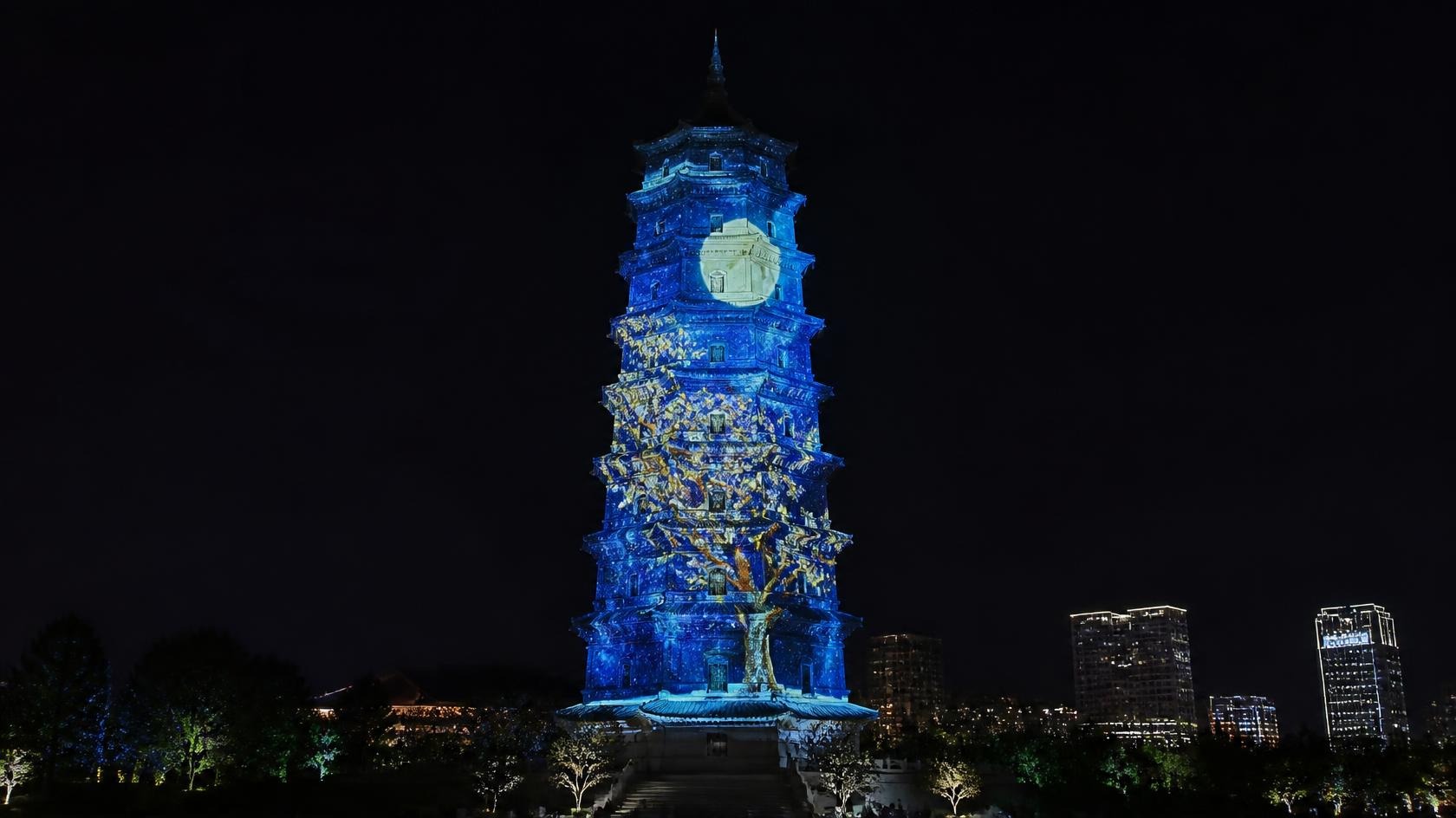 3D projection mapping on a tower in Huazhou at night